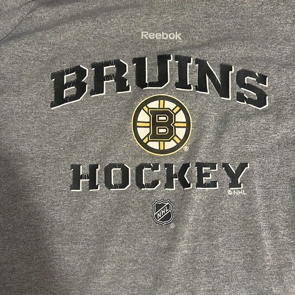 Reebok NHL Bruins Long Sleeved Shirt. Kids 14-16
